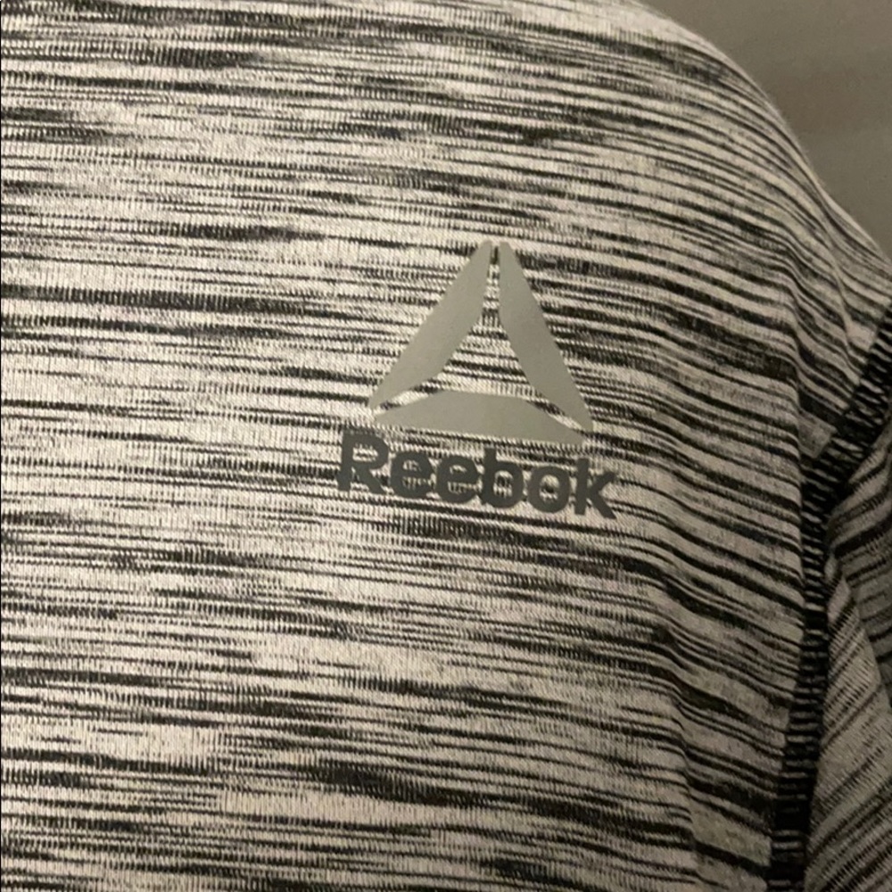 2XL Reebok 1/4 Zip - Picture 2 of 3